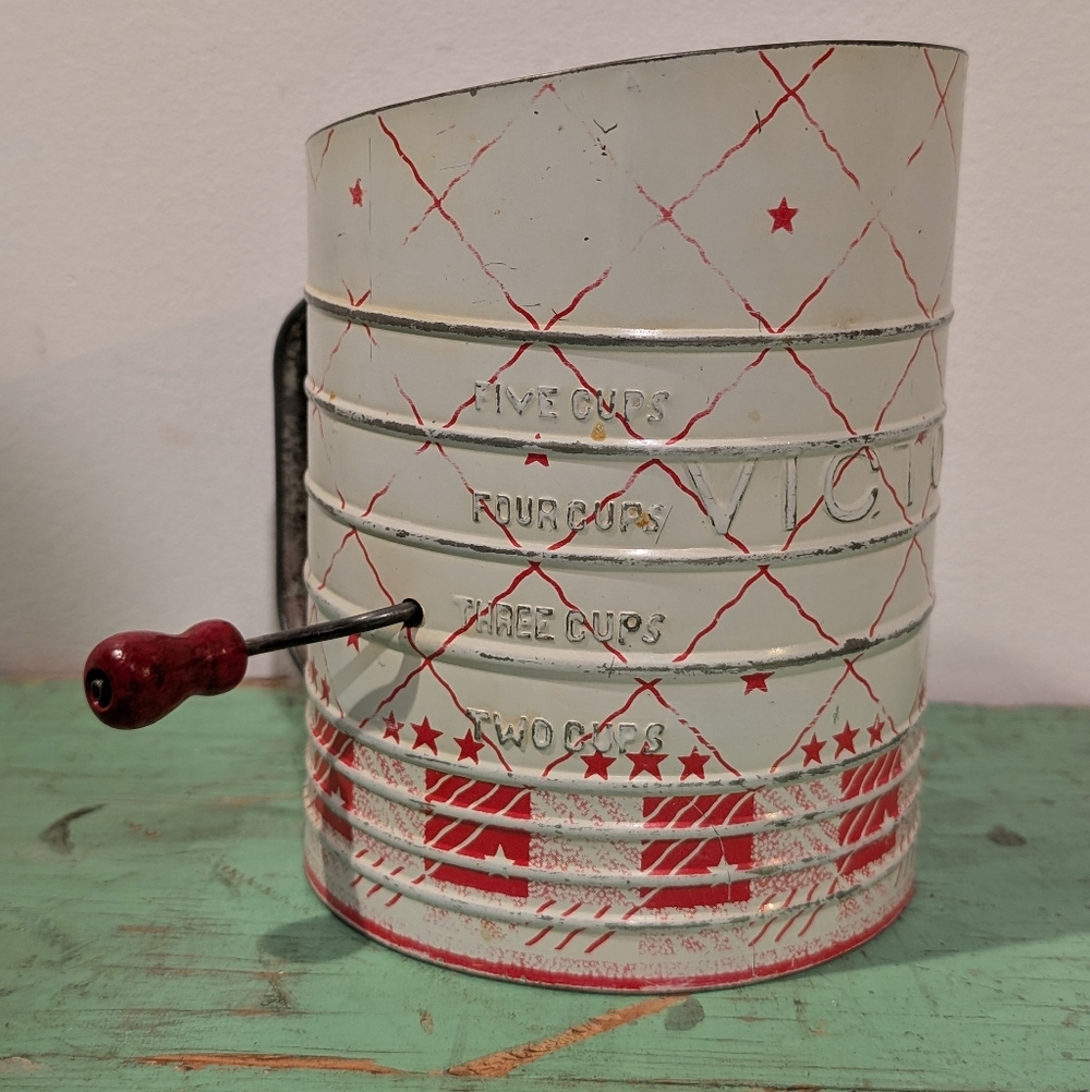 Vintage Victor 5 Cup Flour Sifter - Red And White - 50's Kitchen Decor